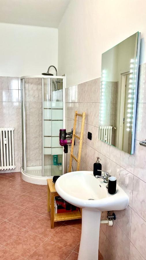 New Apartment, Near Metro Monte Grappa トリノ エクステリア 写真