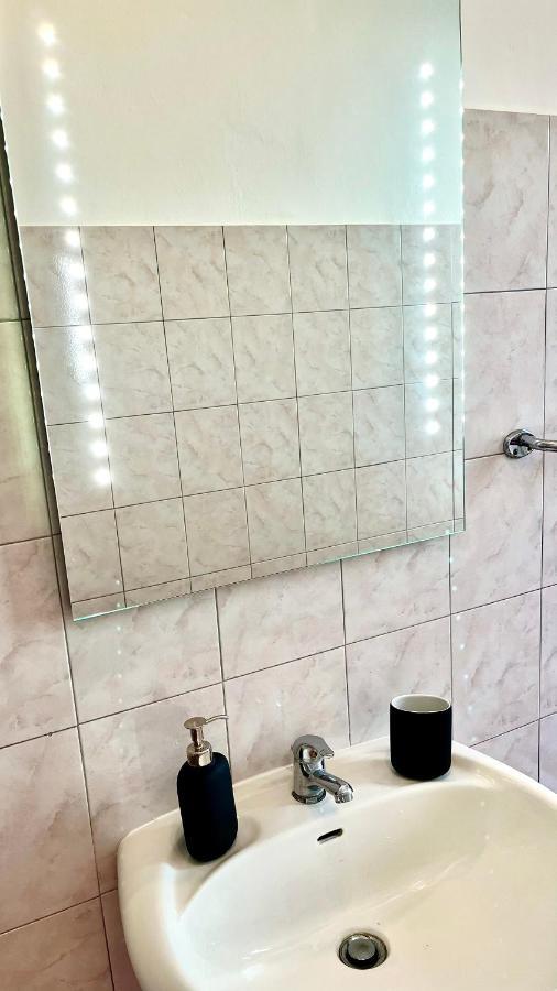 New Apartment, Near Metro Monte Grappa トリノ エクステリア 写真